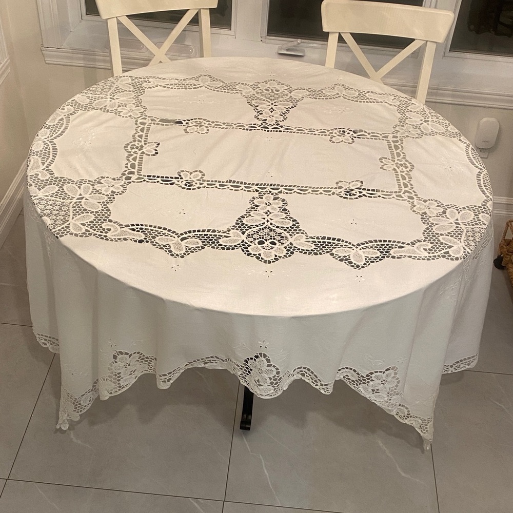 ENJOY TEA TIME with this White BATTENBURG cotton rectangular Tablecloth 82x63”